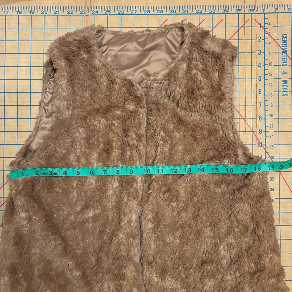 Betsey Johnson Faux Fur Vest M Brown Tan Open Front Lined Satin Soft Cozy Boho - Picture 5 of 6